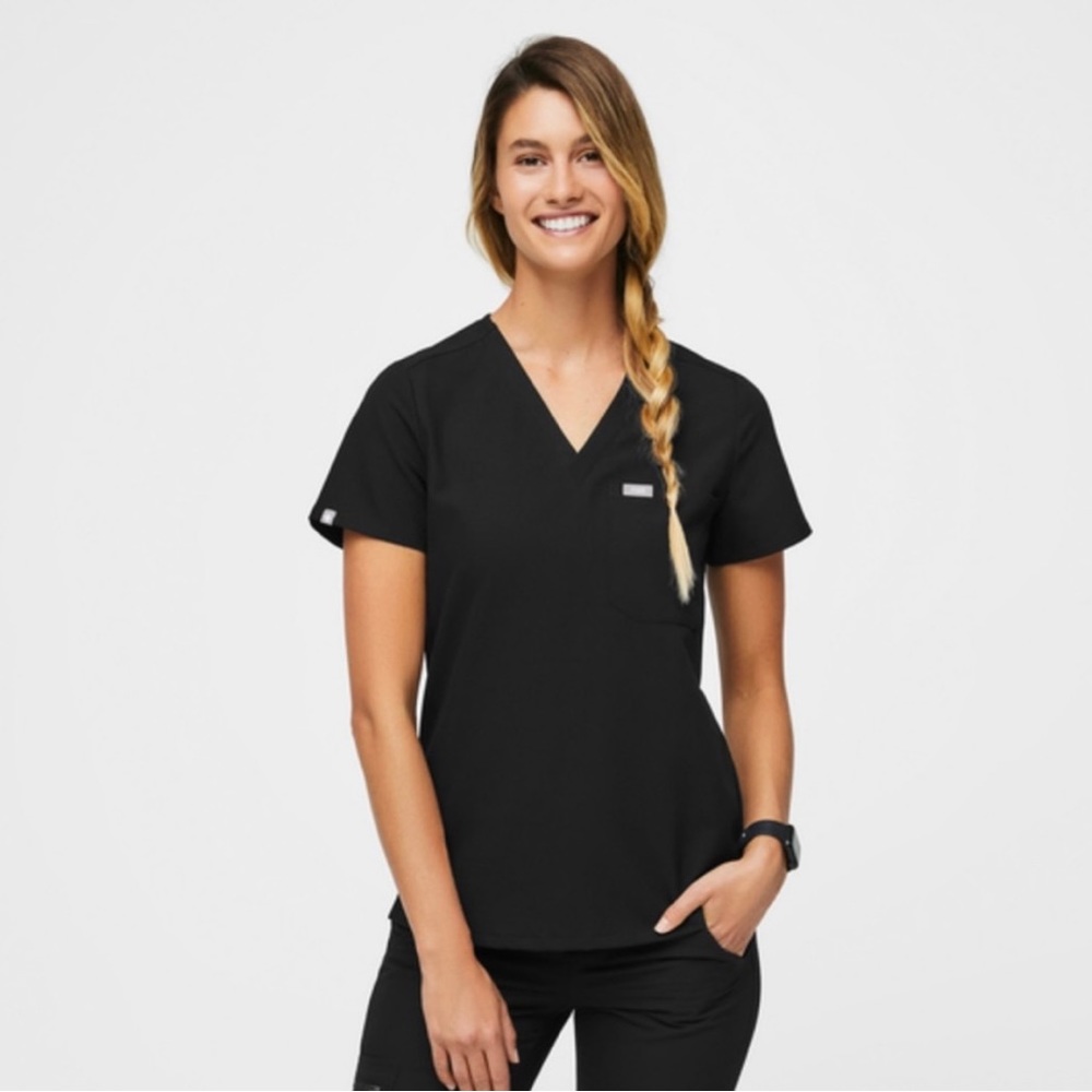 Figs Technical Collection Catarina One-Pocket Scrub Top in Black